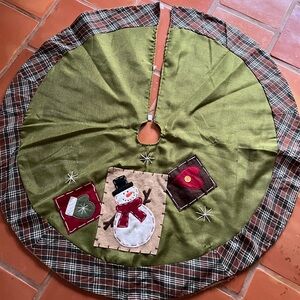 Festive Green Tree Skirt with Snowman Design